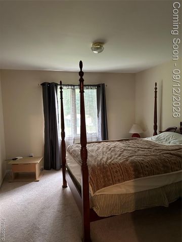 22119 Oakwood Drive, Brownstown, MI 48193