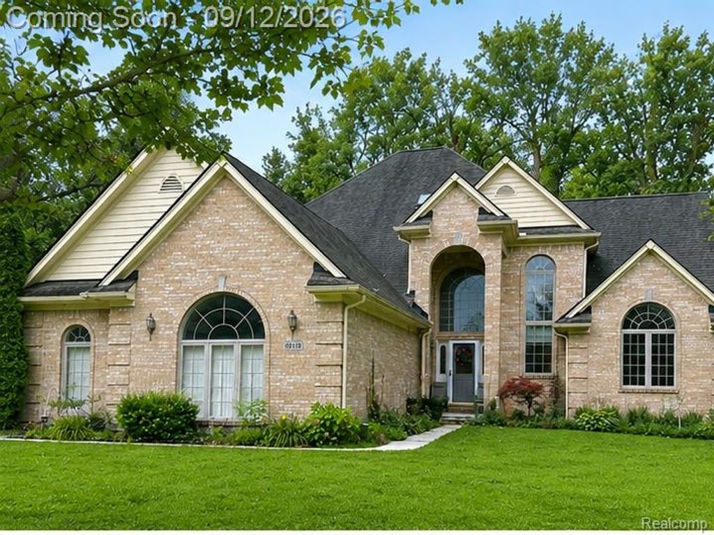 22119 Oakwood Drive, Brownstown, MI 48193