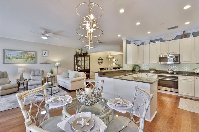 6303 VISTA VERDE DRIVE E, Gulfport, FL 33707