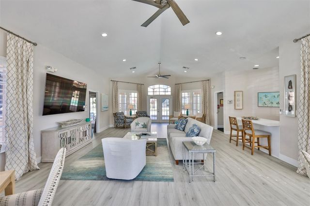 6303 VISTA VERDE DRIVE E, Gulfport, FL 33707