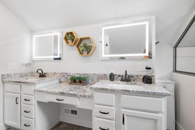 2158 E Cardinal Street, Springfield, MO 65804