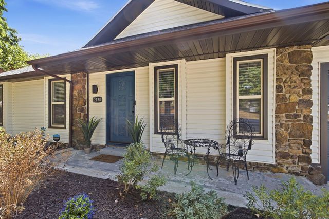 2158 E Cardinal Street, Springfield, MO 65804