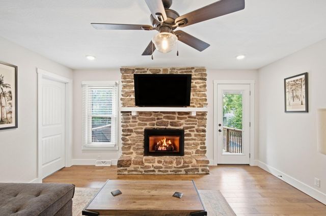 2158 E Cardinal Street, Springfield, MO 65804
