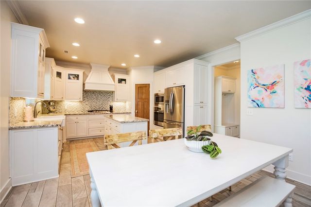 906 Charing Cross, Cave Springs, AR 72718