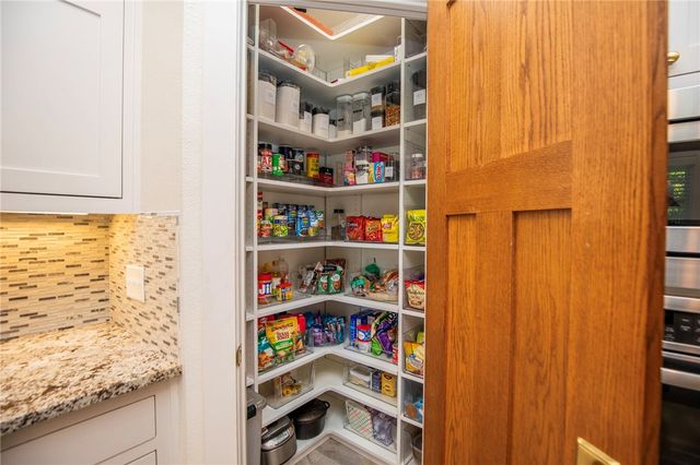 906 Charing Cross, Cave Springs, AR 72718