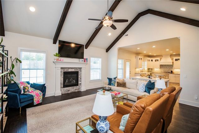 906 Charing Cross, Cave Springs, AR 72718