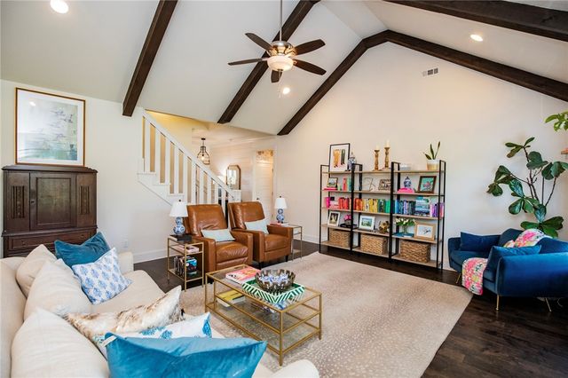 906 Charing Cross, Cave Springs, AR 72718