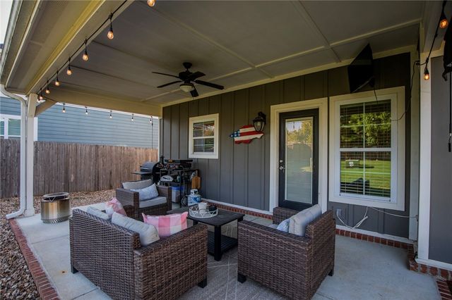 906 Charing Cross, Cave Springs, AR 72718