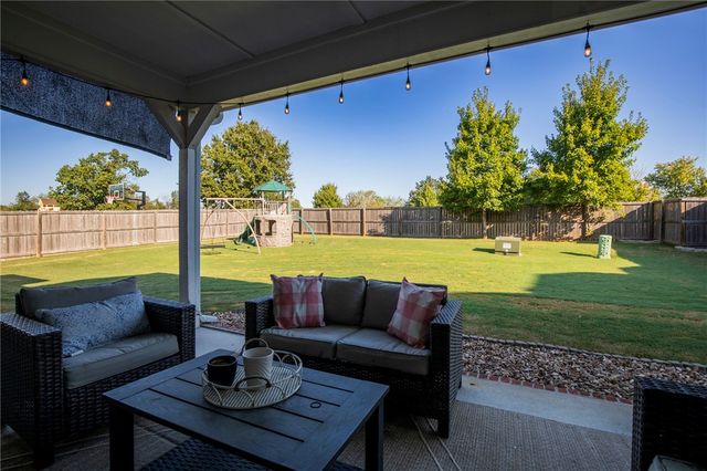 906 Charing Cross, Cave Springs, AR 72718