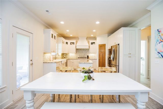 906 Charing Cross, Cave Springs, AR 72718