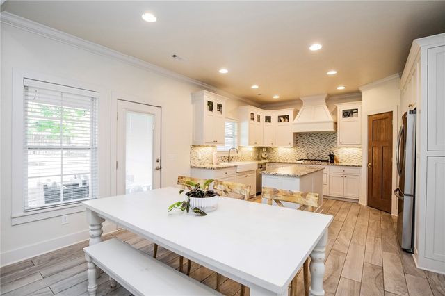 906 Charing Cross, Cave Springs, AR 72718