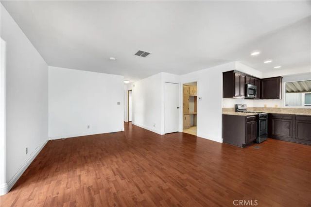 10681 Oak 89, Los Alamitos, CA 90720