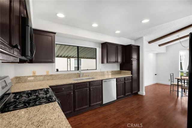 10681 Oak 89, Los Alamitos, CA 90720