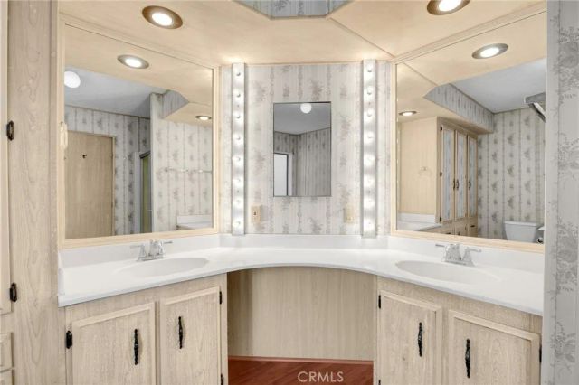 10681 Oak 89, Los Alamitos, CA 90720