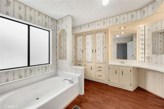 10681 Oak 89, Los Alamitos, CA 90720