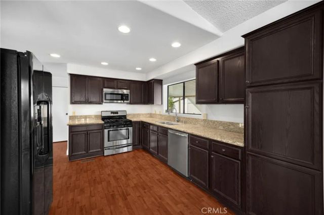 10681 Oak 89, Los Alamitos, CA 90720