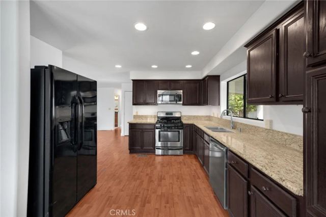 10681 Oak 89, Los Alamitos, CA 90720