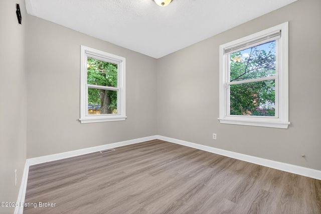 3158 New Lynnview Dr, Louisville, KY 40216