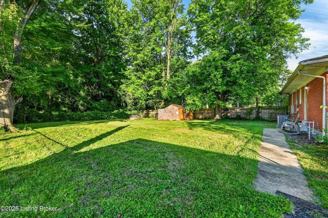 3158 New Lynnview Dr, Louisville, KY 40216