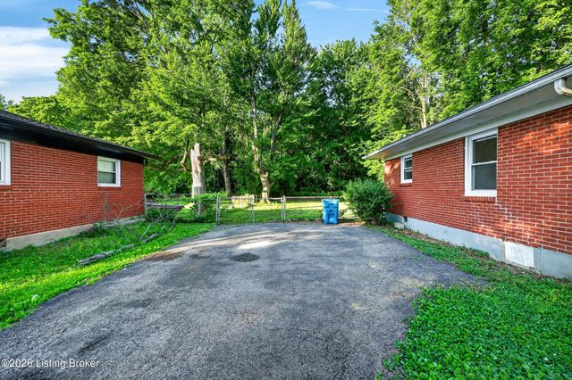 3158 New Lynnview Dr, Louisville, KY 40216