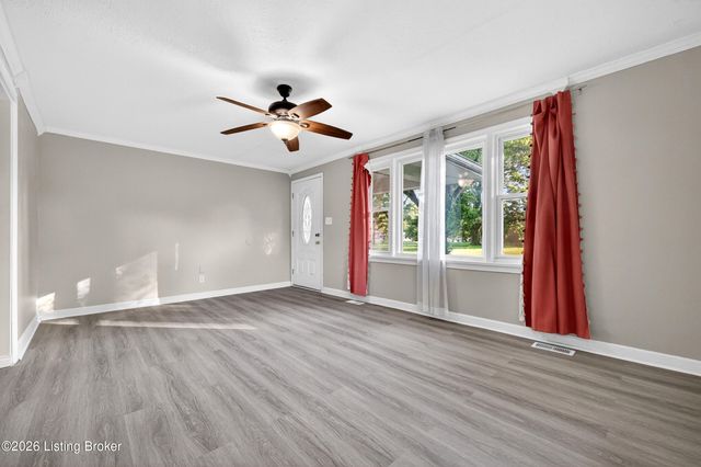 3158 New Lynnview Dr, Louisville, KY 40216