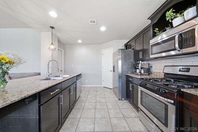 3905 W 105th Place S, Jenks, OK 74037