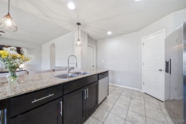 3905 W 105th Place S, Jenks, OK 74037