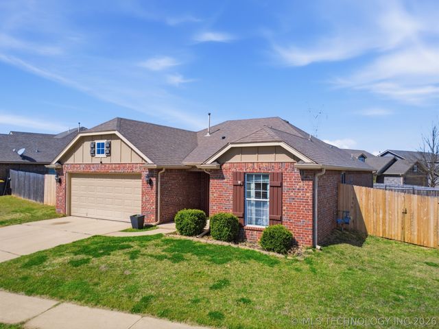3905 W 105th Place S, Jenks, OK 74037