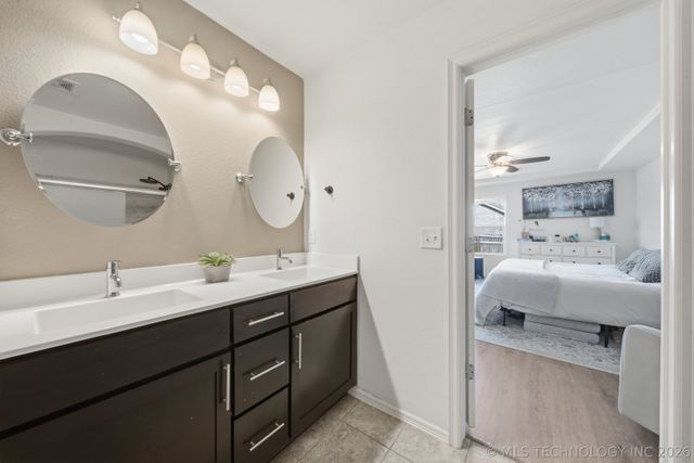 3905 W 105th Place S, Jenks, OK 74037