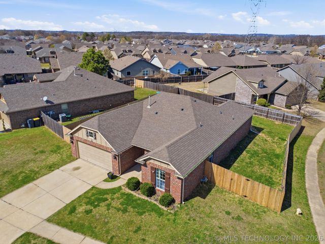 3905 W 105th Place S, Jenks, OK 74037