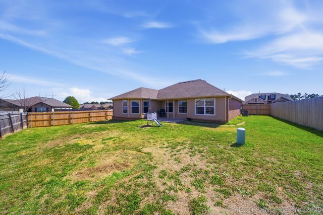 3905 W 105th Place S, Jenks, OK 74037