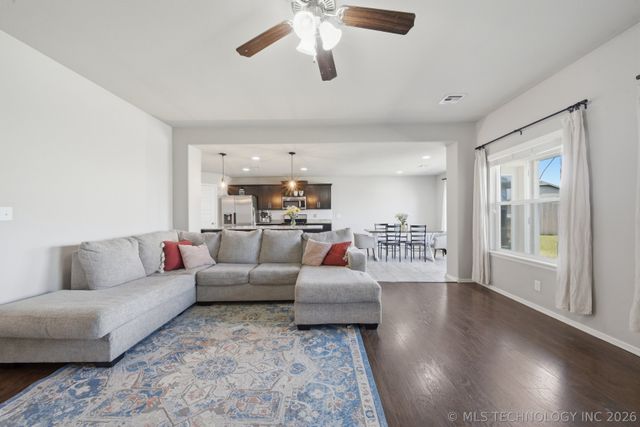 3905 W 105th Place S, Jenks, OK 74037