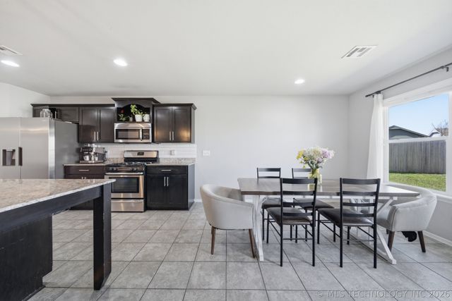 3905 W 105th Place S, Jenks, OK 74037