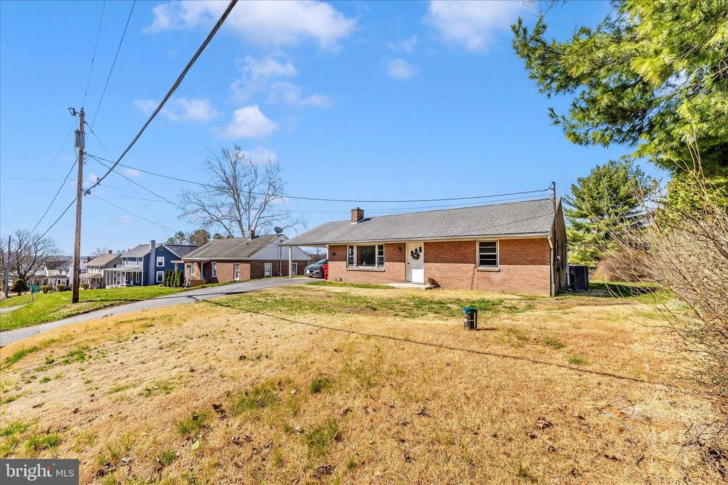 15639 CLEAR SPRING RD, Williamsport, MD 21795
