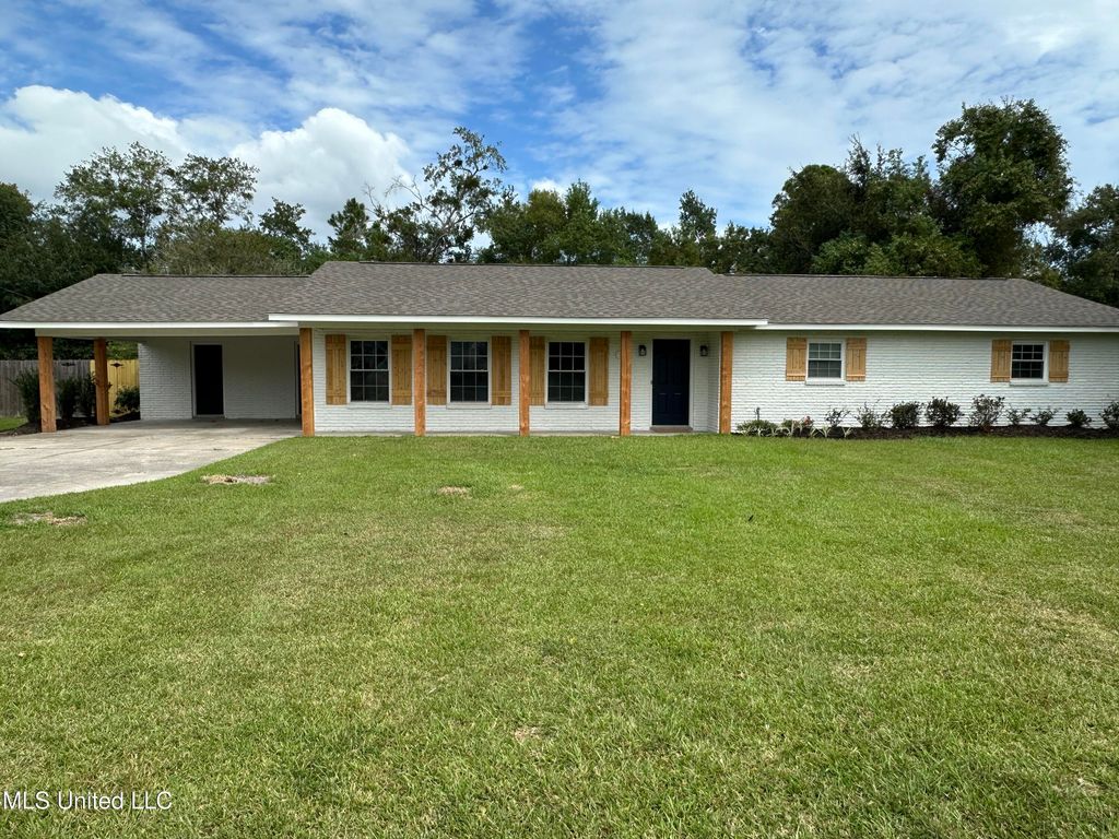 223 Felicity Street, Bay Saint Louis, MS 39520