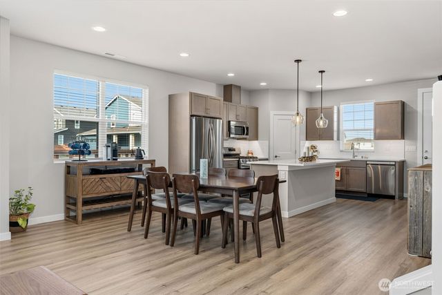 9812 6th Avenue SW, Seattle, WA 98106