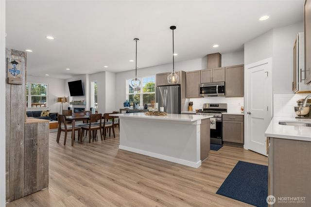 9812 6th Avenue SW, Seattle, WA 98106