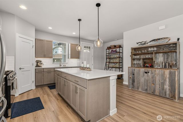 9812 6th Avenue SW, Seattle, WA 98106