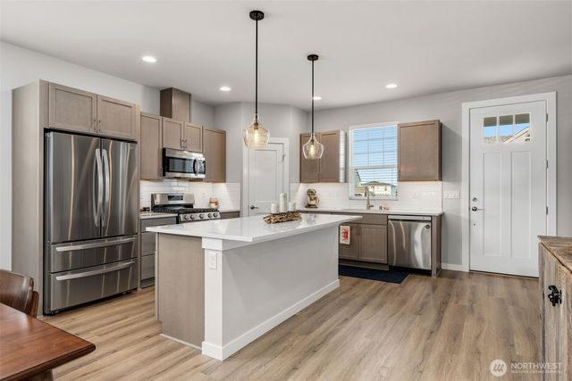 9812 6th Avenue SW, Seattle, WA 98106