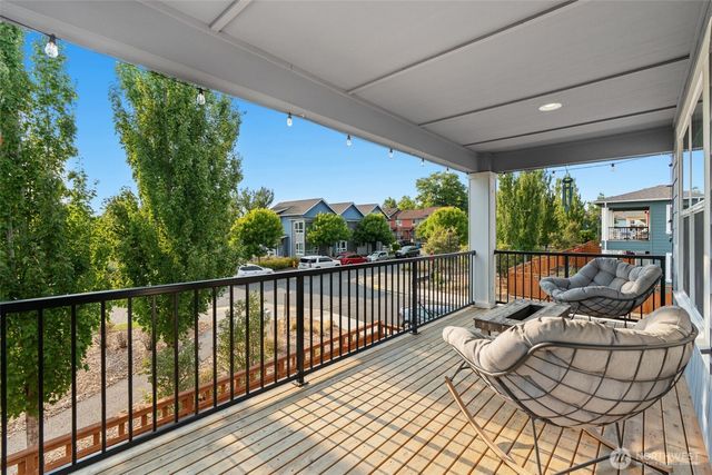 9812 6th Avenue SW, Seattle, WA 98106
