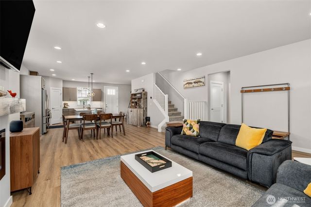 9812 6th Avenue SW, Seattle, WA 98106