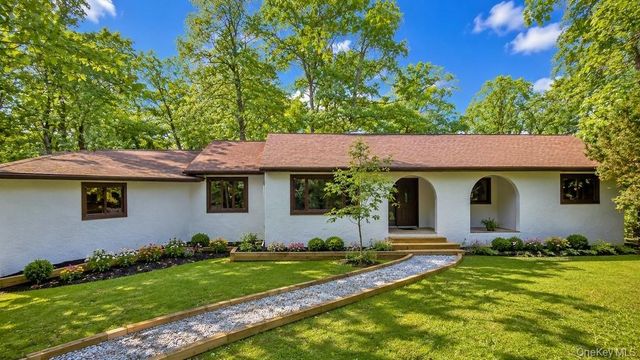 18 Hillside View Road, Mahopac, NY 10541
