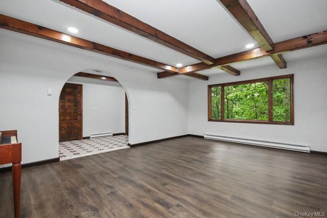 18 Hillside View Road, Mahopac, NY 10541