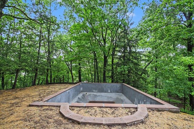 18 Hillside View Road, Mahopac, NY 10541