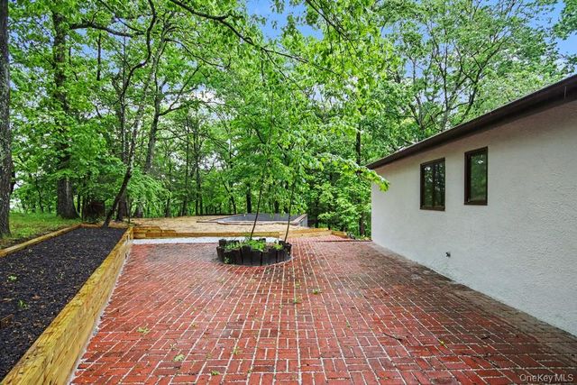 18 Hillside View Road, Mahopac, NY 10541