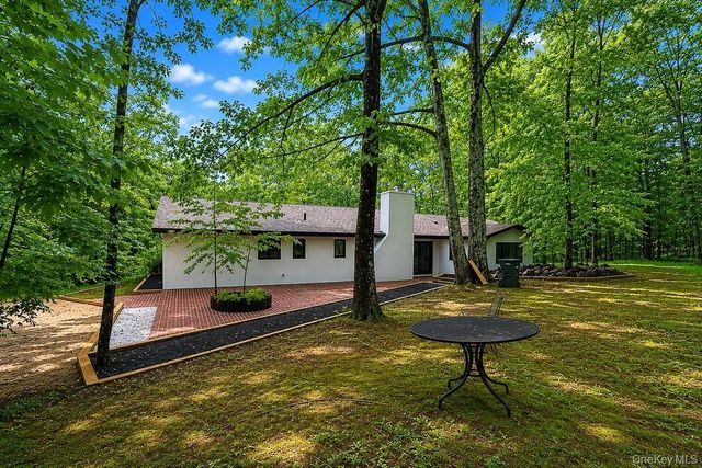 18 Hillside View Road, Mahopac, NY 10541
