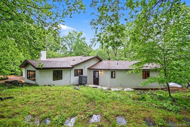 18 Hillside View Road, Mahopac, NY 10541