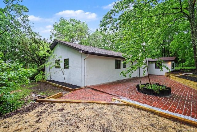 18 Hillside View Road, Mahopac, NY 10541