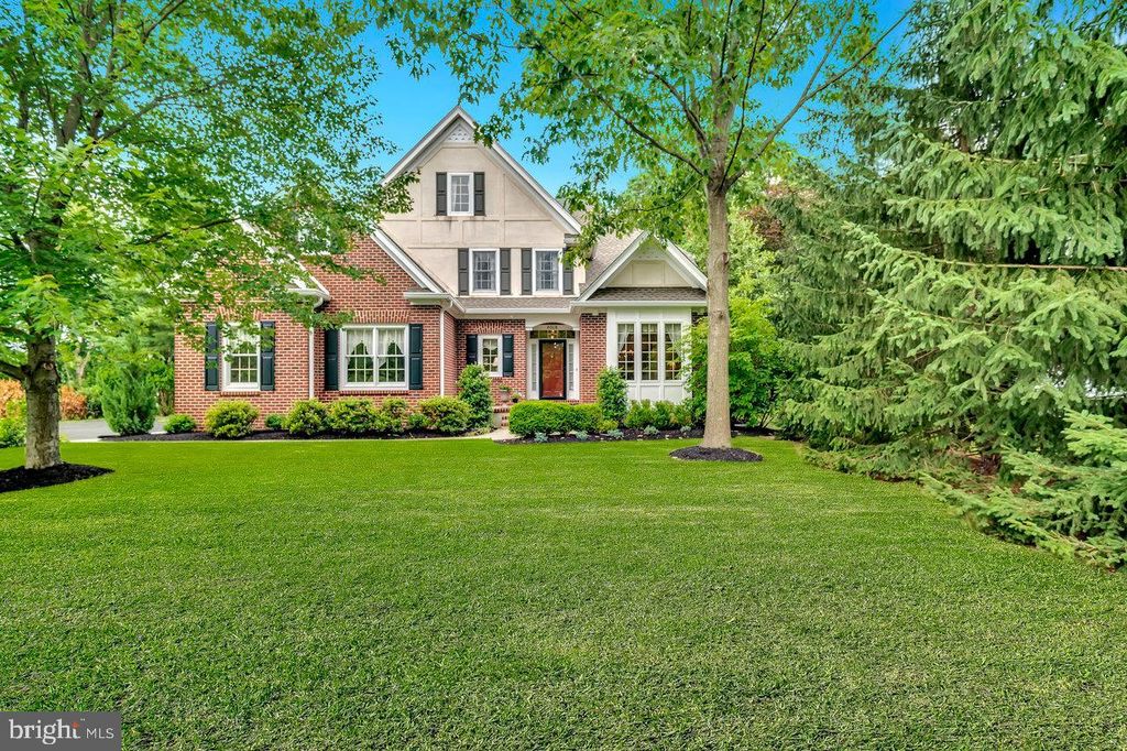 4 DANSER DR, Cranbury, NJ 08512