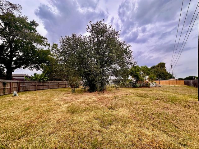 16743 Lost Quail Drive, Houston, TX 77489